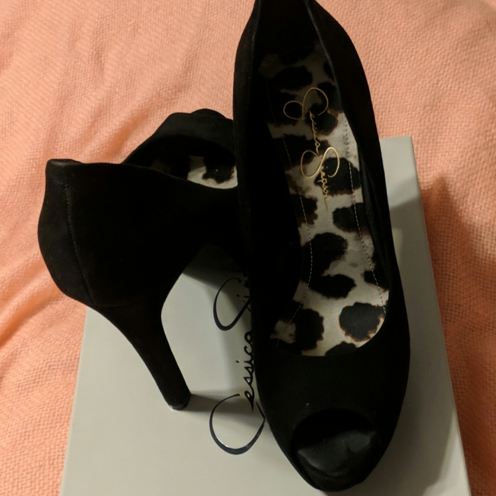 Peep toe black Suede pumps